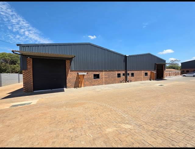 1,632M² WAREHOUSE TO LET IN AEROTON